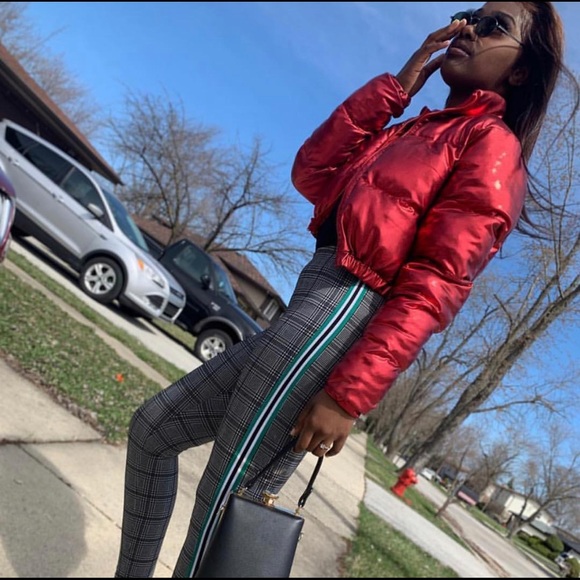 Red Metallic Cropped Puffer Jacket - Picture 4 of 4